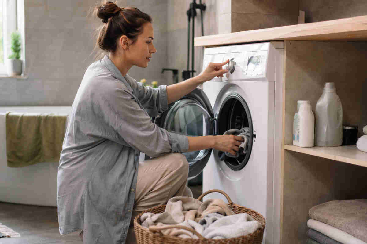 Lavatrice, il tasto rapido sembra farti risparmiare: ma spesso è proprio lì che sprechi di più – Ecoblog