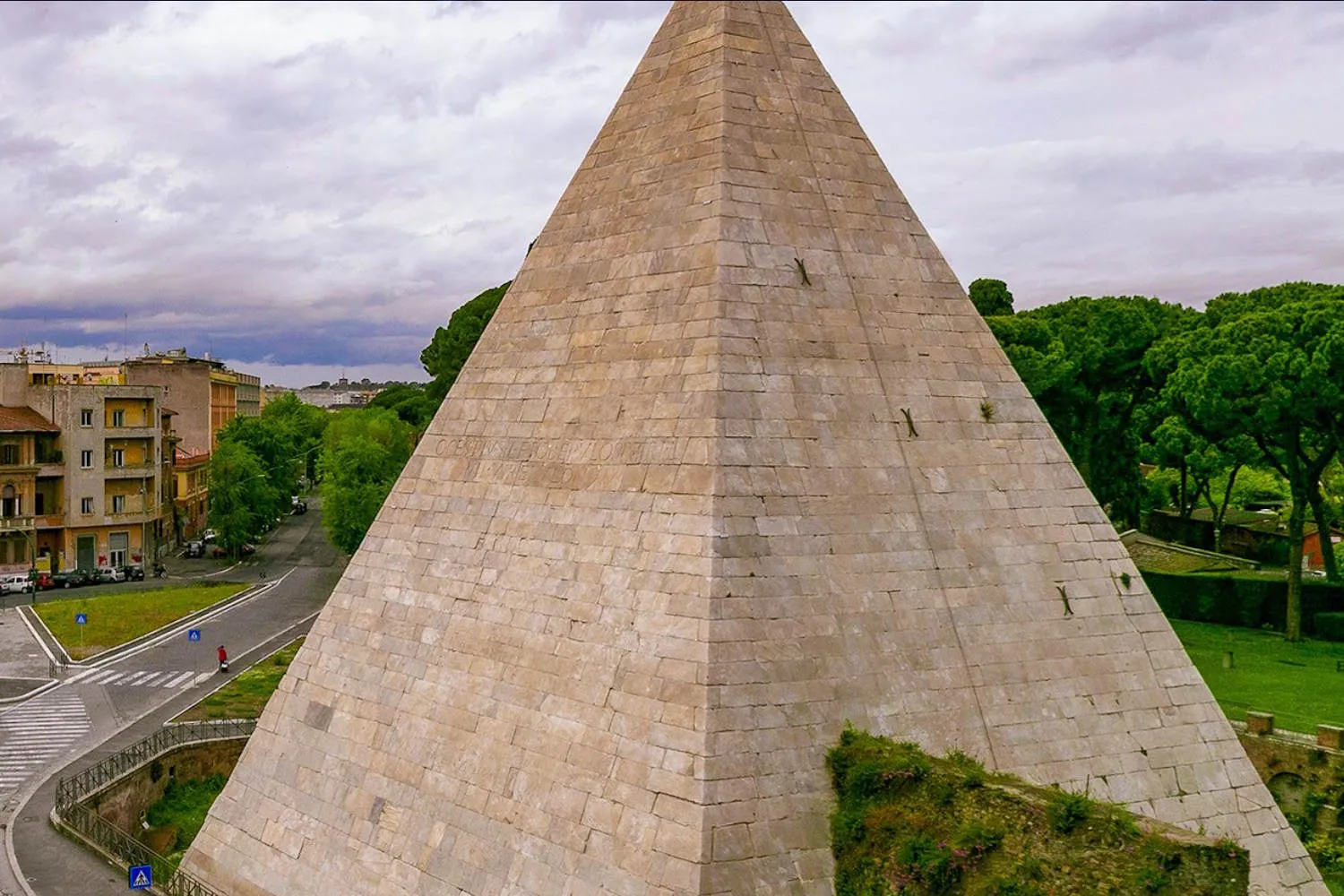 La Piramide Cestia riapre al pubblico dopo 3 anni (sono previsti anche alcuni ingressi gratuiti fino al 31 ottobre)
