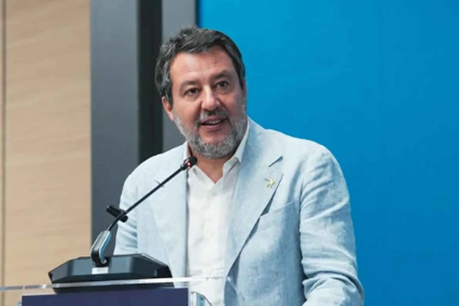 Caldo estremo, per Matteo Salvini il manifesto che vuole tutelare i rider, è una "limitazione del mercato"