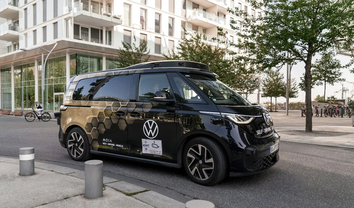 Ad Amburgo arriva il ridepooling autonomo, ma con operatore a bordo - HDmotori.it