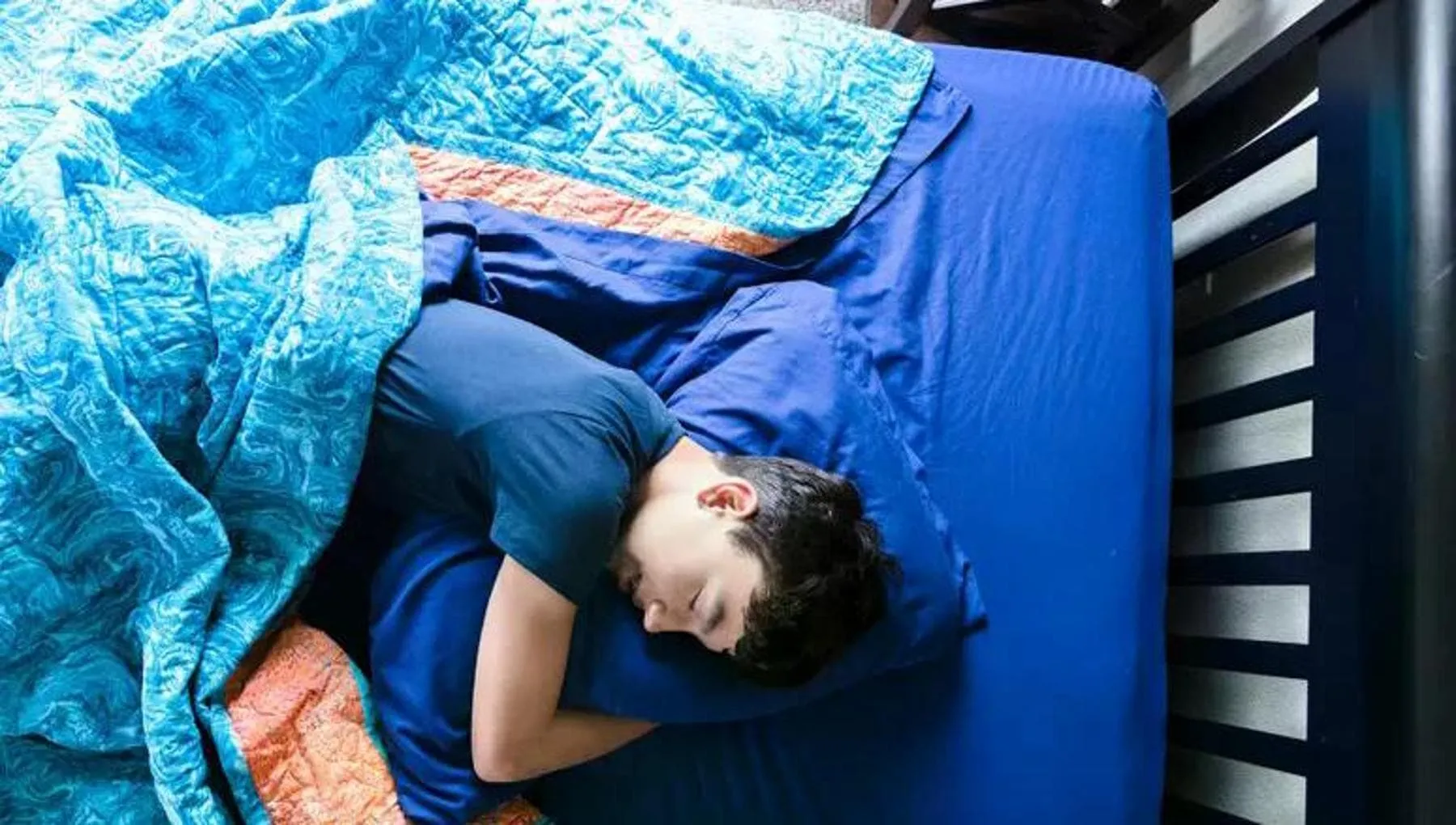 Il sonno non va in vacanza, 7 consigli per fare dormire bene bambini e adolescenti