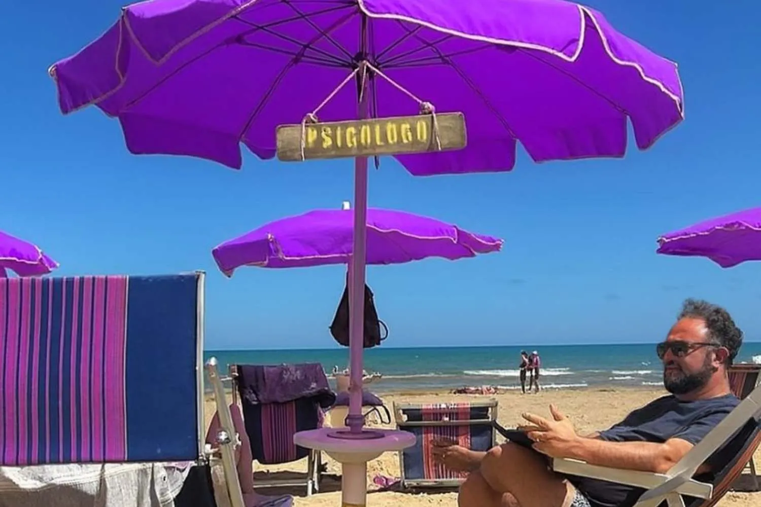 Torna “Lo Psicologo in Spiaggia”: incontri gratis sotto l'ombrellone (e sotto le stelle) per abbattere i tabù sulla salute mentale