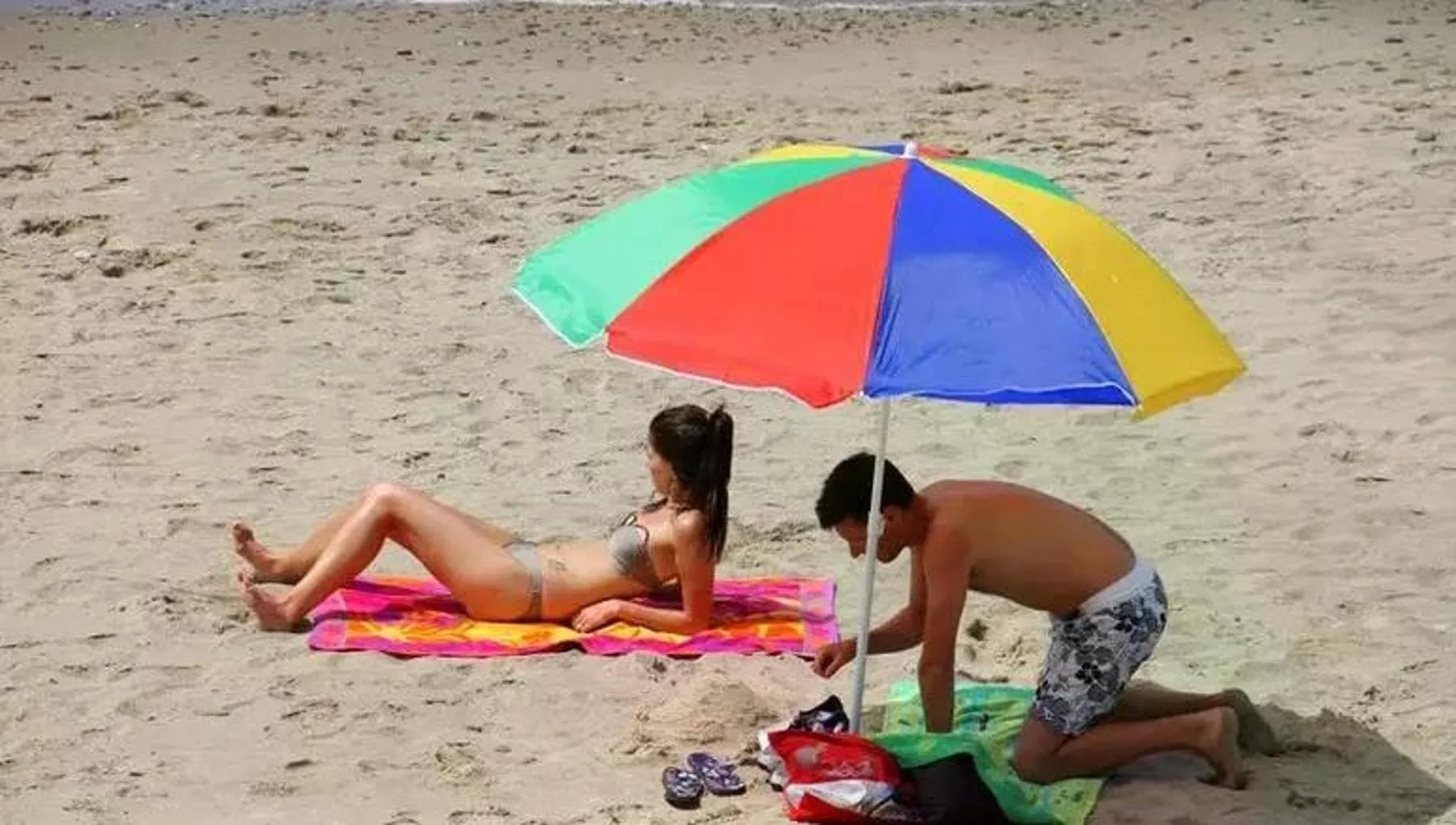 Melanoma, bufera su Rasio: “Il sole non lo provoca”. Gli esperti: “I raggi UV aumentano il rischio”