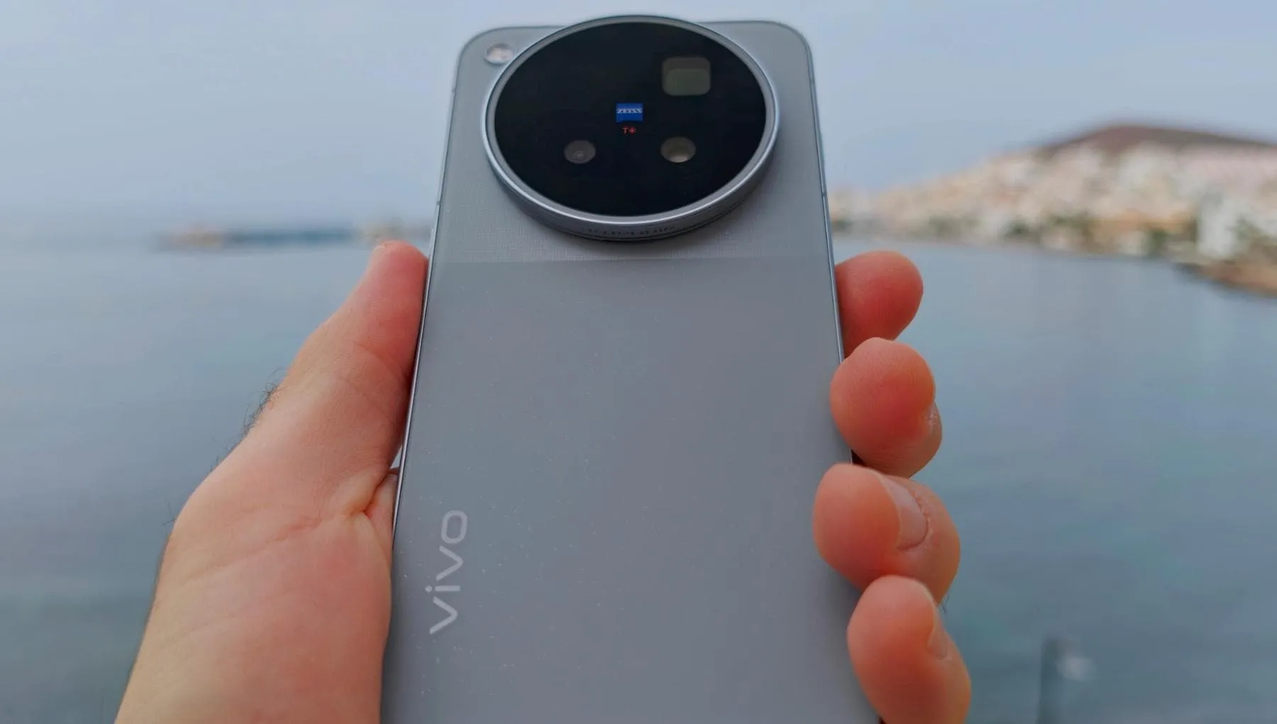 Vivo presenta la serie x500: focus sulle fotocamere
