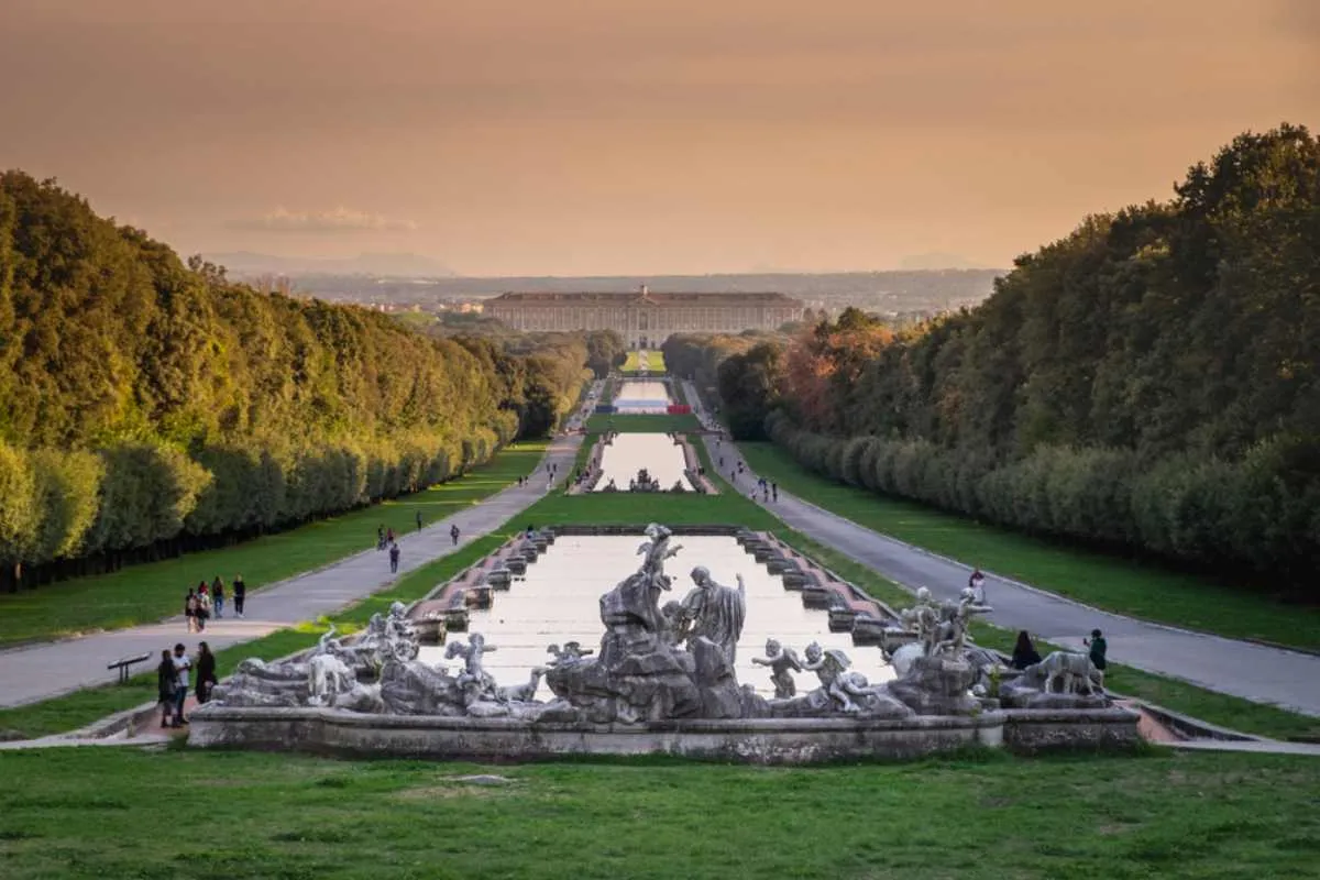 Reggia di Caserta, torna l'evento all'alba: cancelli aperti alle 4:30 di mattina in queste date