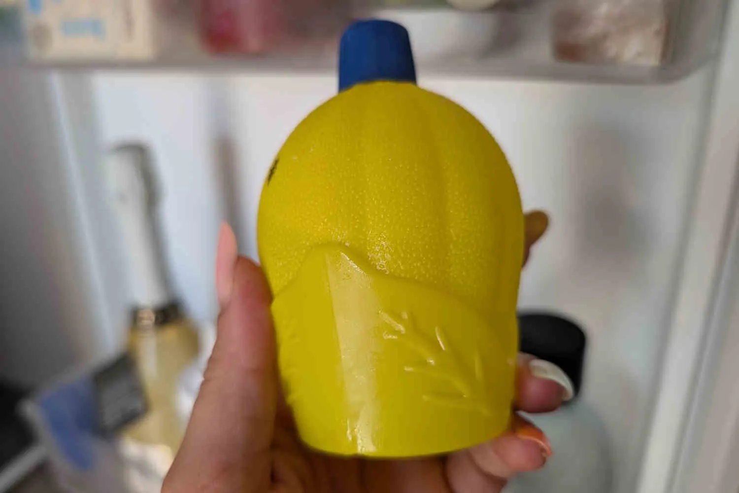 Succo di limone: sai cosa c'è davvero dentro quelle bottigliette gialle al supermercato?