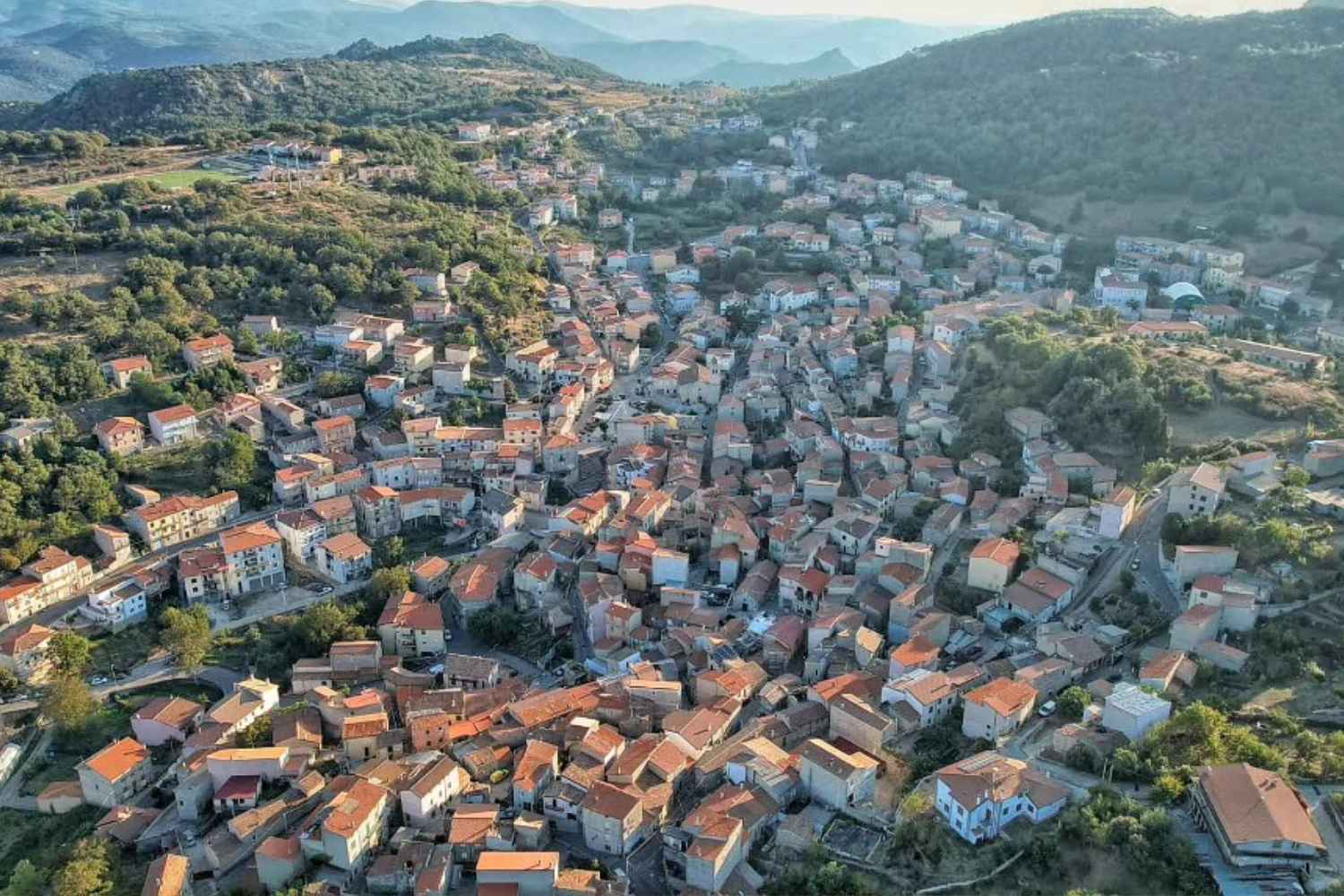 Ollolai, il borgo della Barbagia che è riuscito ad arginare lo spopolamento con le case a un euro