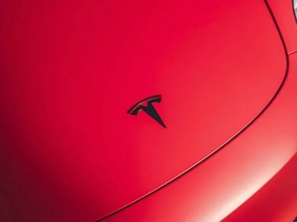 Tesla, è la fine di un’era: consegnati gli ultimi esemplari delle Signature Edition - HDmotori.it
