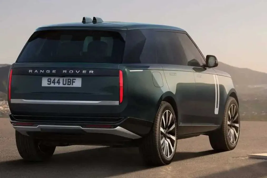 Range Rover svela il suo primo SUV elettrico, il lusso silenzioso si paga caro - HDmotori.it