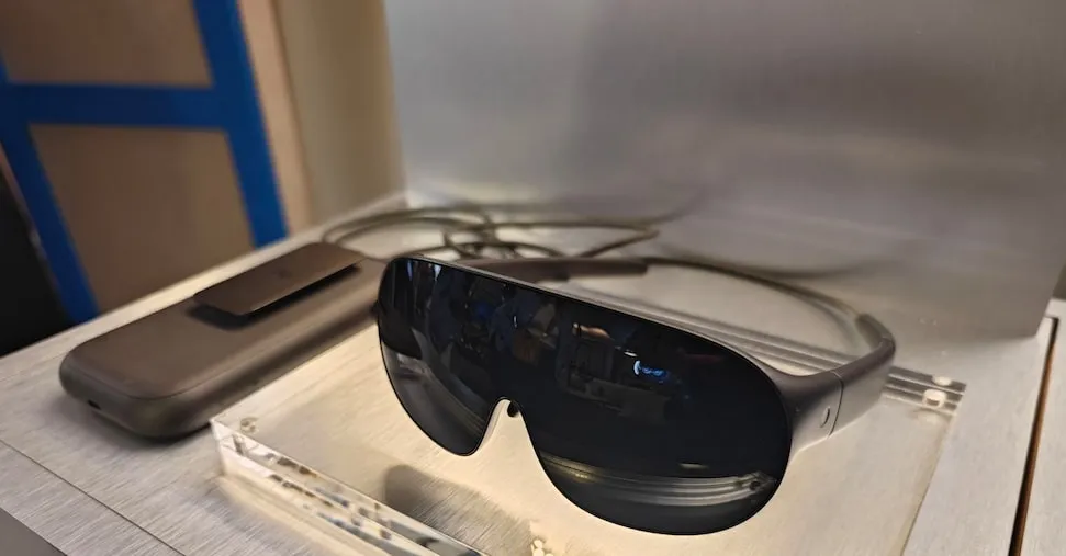 Meta mette la realtà virtuale in un paio di occhiali e l’AI nei Ray-Ban