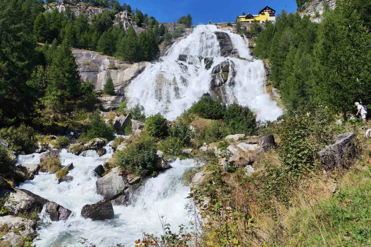 Il nostro weekend da sogno in Val Formazza tra lo spettacolare Lago di Morasco e la maestosa Cascata del Toce, una delle più alte d’Europa
