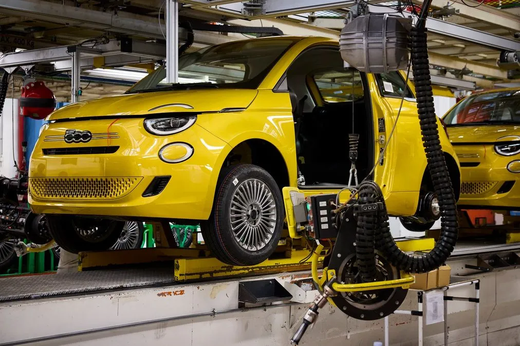 Stellantis, al via la rivoluzione digitale delle fabbriche con IA e digital twin - HDmotori.it
