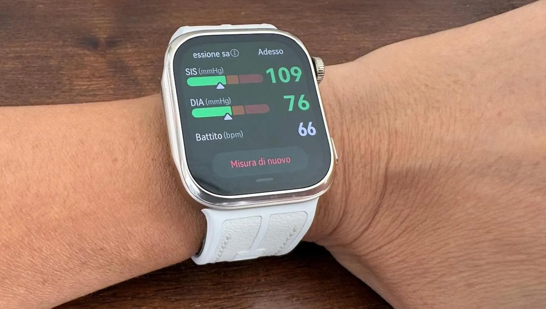 Huawei Watch D3, la prova: con l’airbag nel cinturino può misurare la pressione ovunque