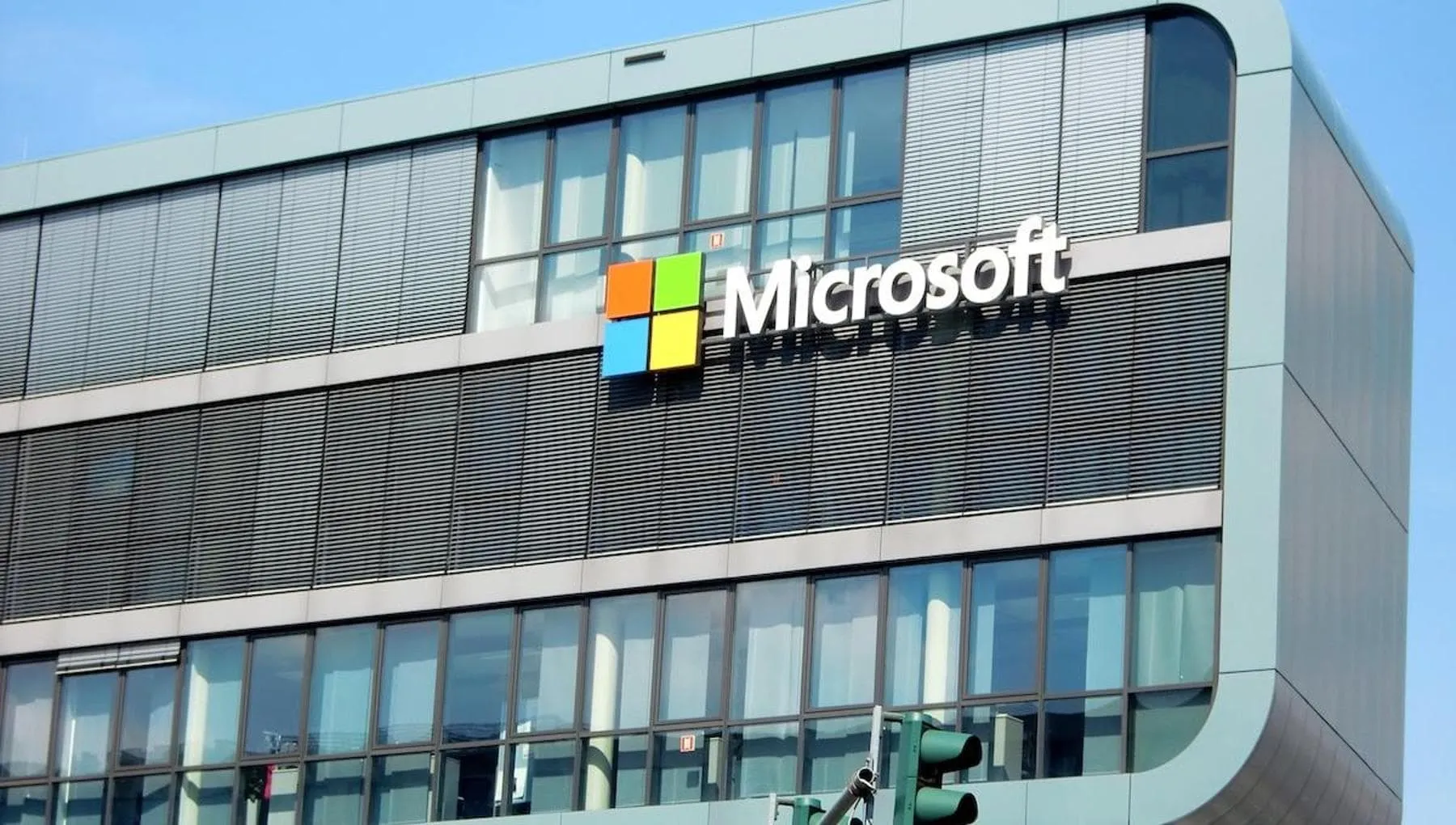 Microsoft ha corretto oltre 1.400 falle, una è già sfruttata negli attacchi