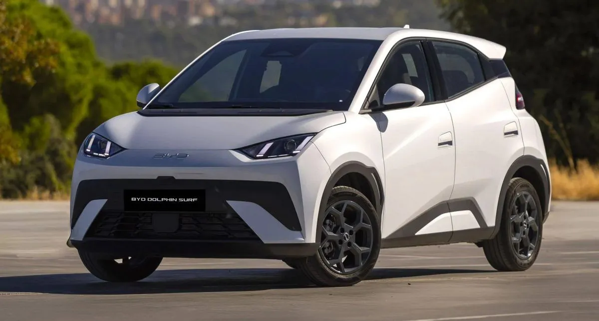 BYD Dolphin Surf, la piccola elettrica "si fa in cinque" e si rinnova dentro - HDmotori.it