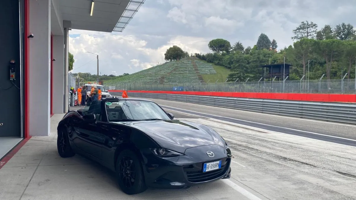 Nuova Mazda MX-5 2027: tra i cordoli di Imola la magia si rinnova - HDmotori.it
