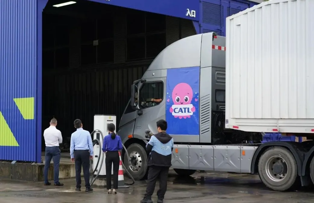Camion elettrici, Octopus e CATL lanciano lo scambio batterie - HDmotori.it