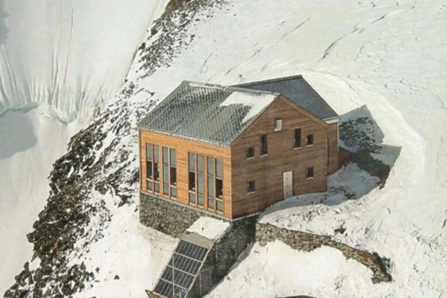 Chiuso per il caldo anomalo anche il Rifugio più alto della Lombardia a 3600 metri