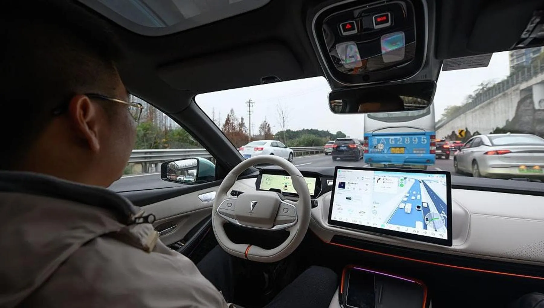 Cina, la guida autonoma entra nel nuovo codice della strada