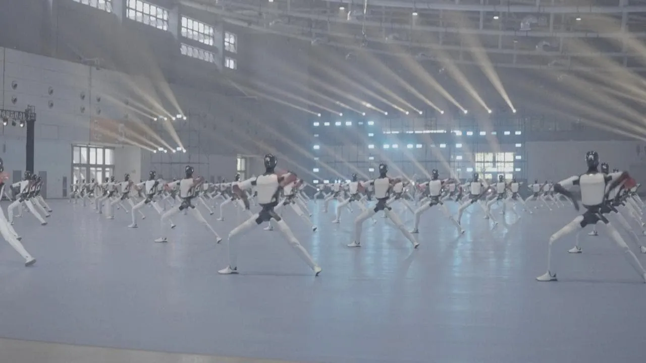 Cina, la carica dei 110: la danza sincronizzata dei robot entra nel Guinness dei primati