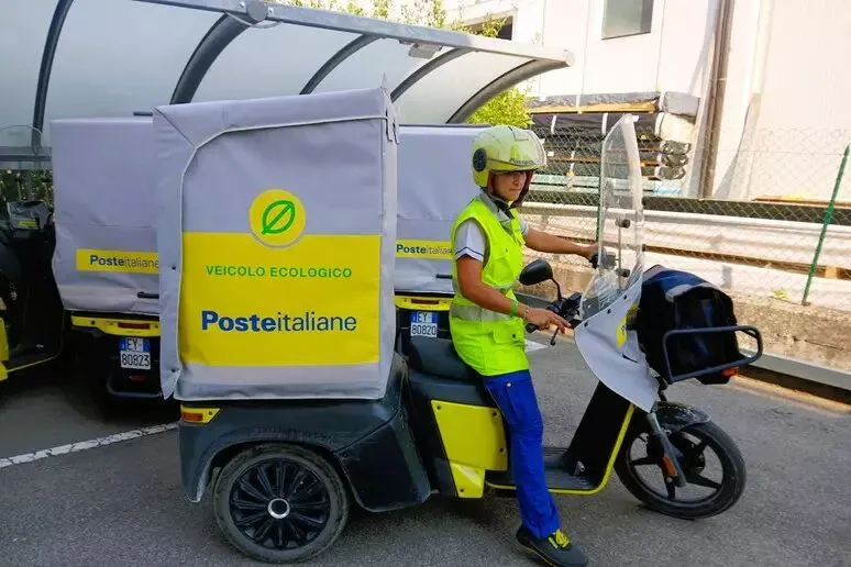 Poste Italiane: debuttano i nuovi tricicli elettrici con battery swap - HDmotori.it