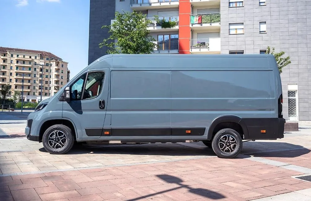 Furgoni e camion fermi con il motore acceso: Milano maglia nera in Europa - HDmotori.it