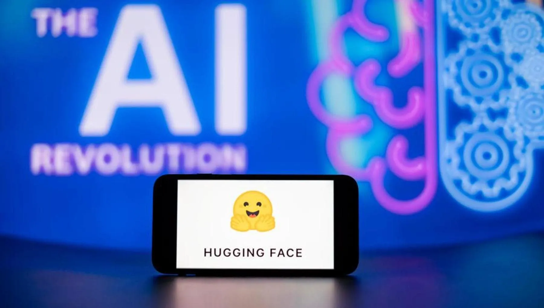 Hugging Face: la cosa più umana che l’IA abbia fatto è stata formare una tribù