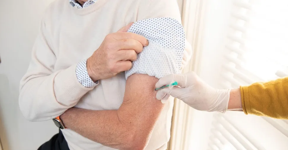 Vaccinazioni negli anziani: un «aiuto» migliora le difese