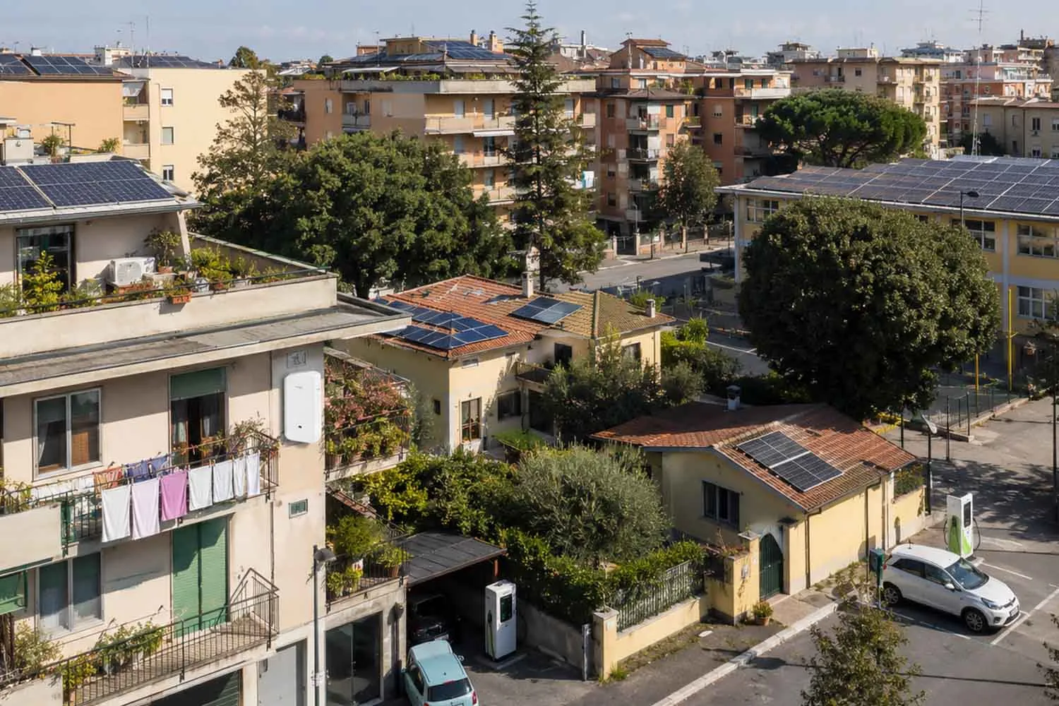 Transizione fa rima con autoproduzione: la rete elettrica del futuro deve dipendere più dalle nostre case che da nuove centrali