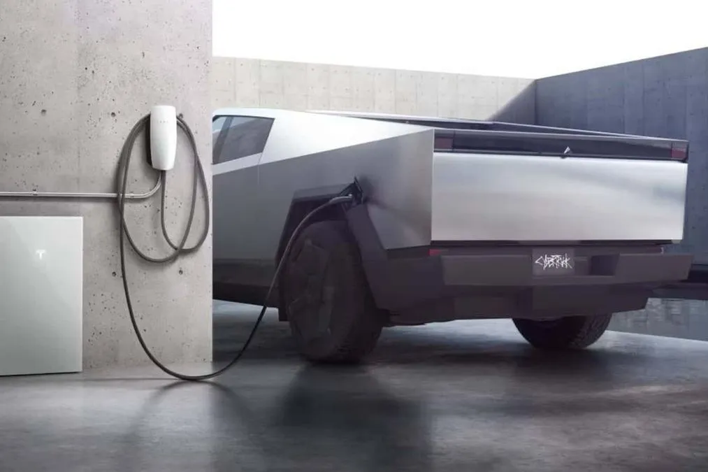 Lascia la Tesla Cybertruck collegata alla corrente per due settimane: succede l’impensabile - HDmotori.it