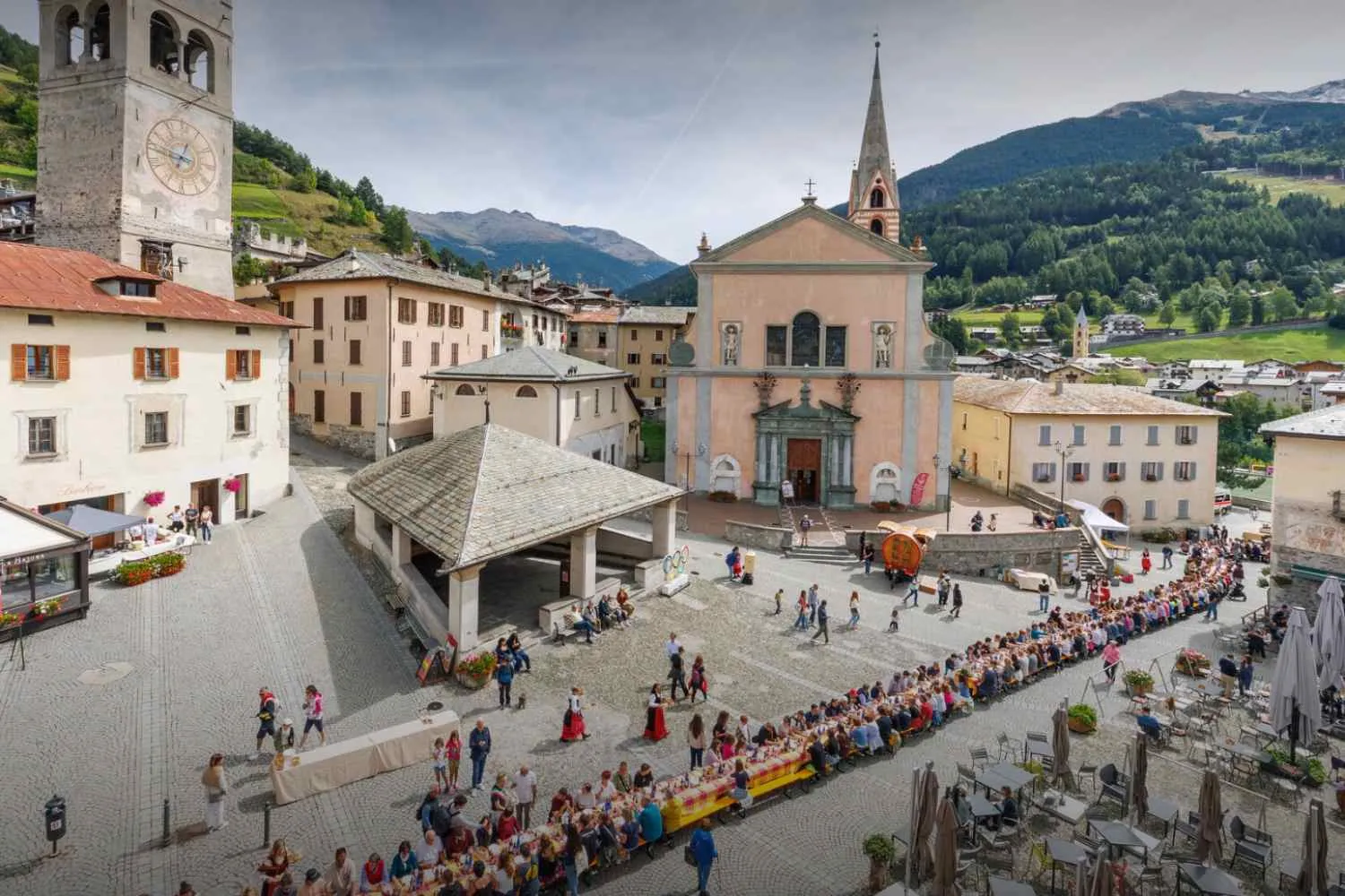 Tutto pronto per la pizzoccherata più lunga d'Italia a Bormio: torna la festa enogastronomica più attesa della Valtellina