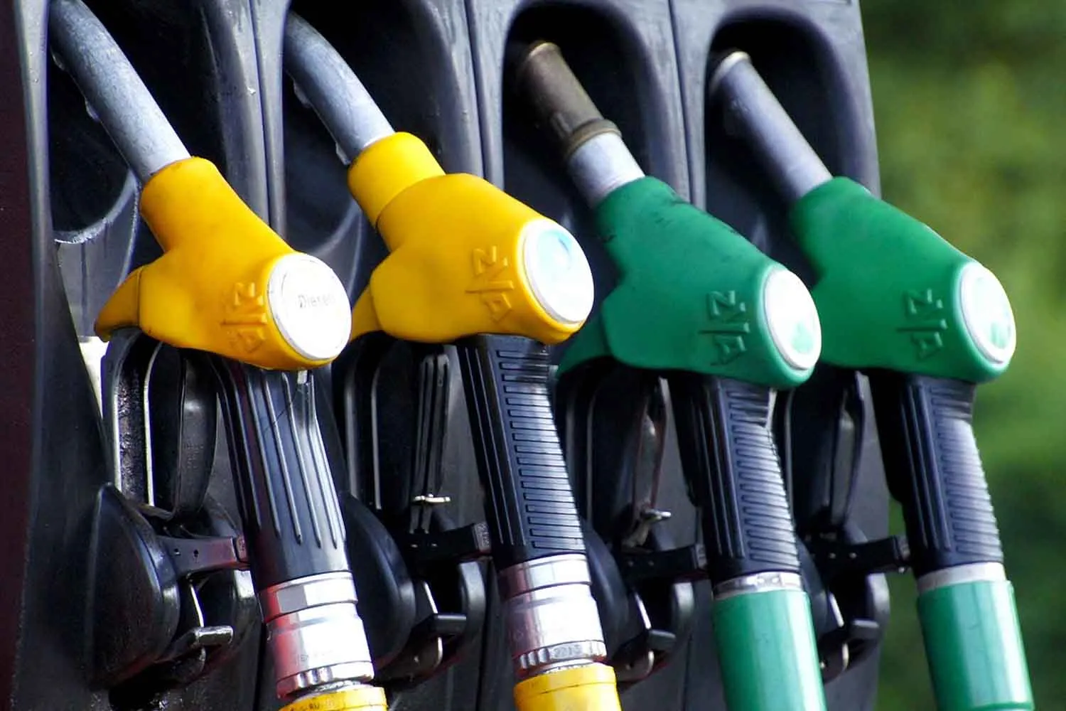 Caro carburanti, il governo proroga lo sconto di 17 centesimi sulle accise del diesel: nessun taglio per la benzina