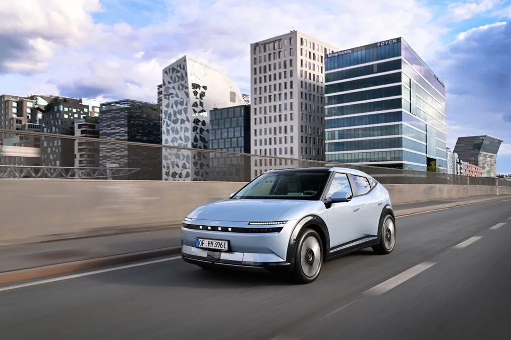 Hyundai IONIQ 3 apre gli ordini: la nuova elettrica compatta parte da 29.900 euro - HDmotori.it