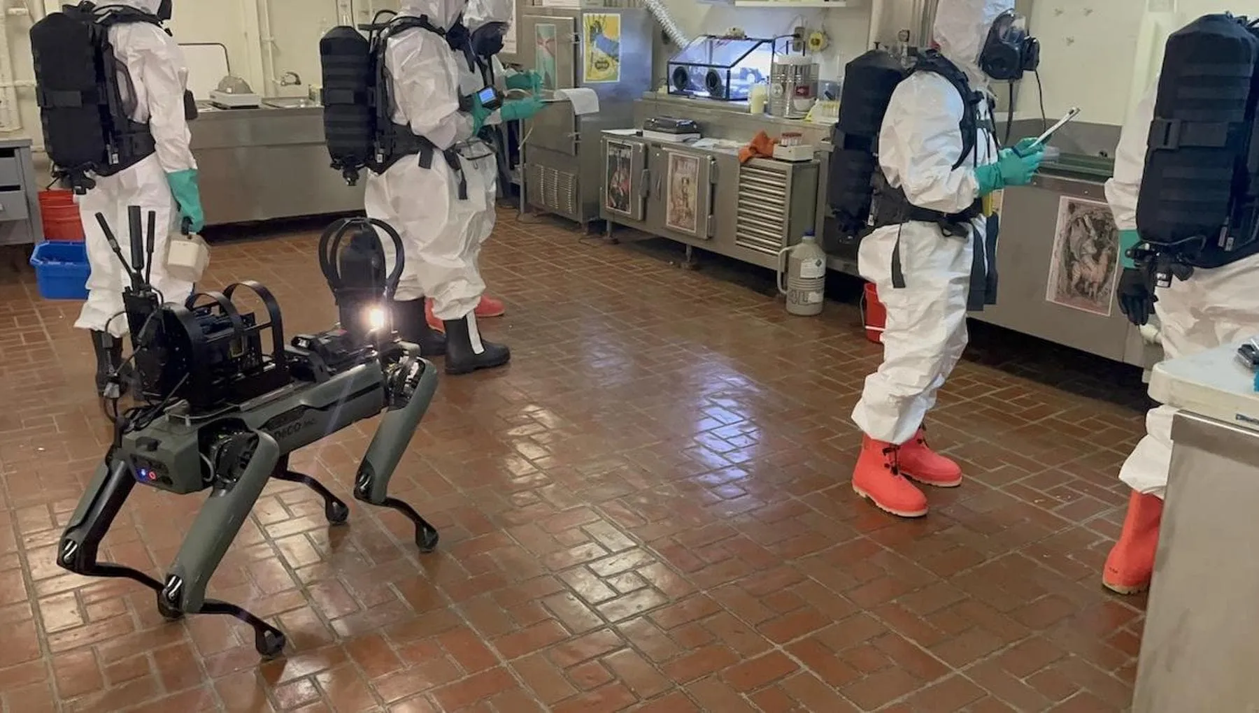 Dipendenti di Boston Dynamics contro la decisione di vendere i cani robot all’ICE
