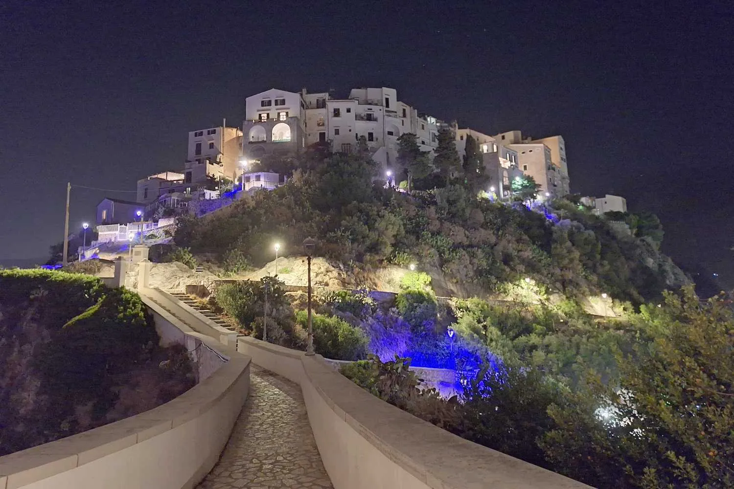 Le due perle della Riviera di Ulisse: cosa vedere tra l'incanto bianco di Sperlonga e la storia di Gaeta