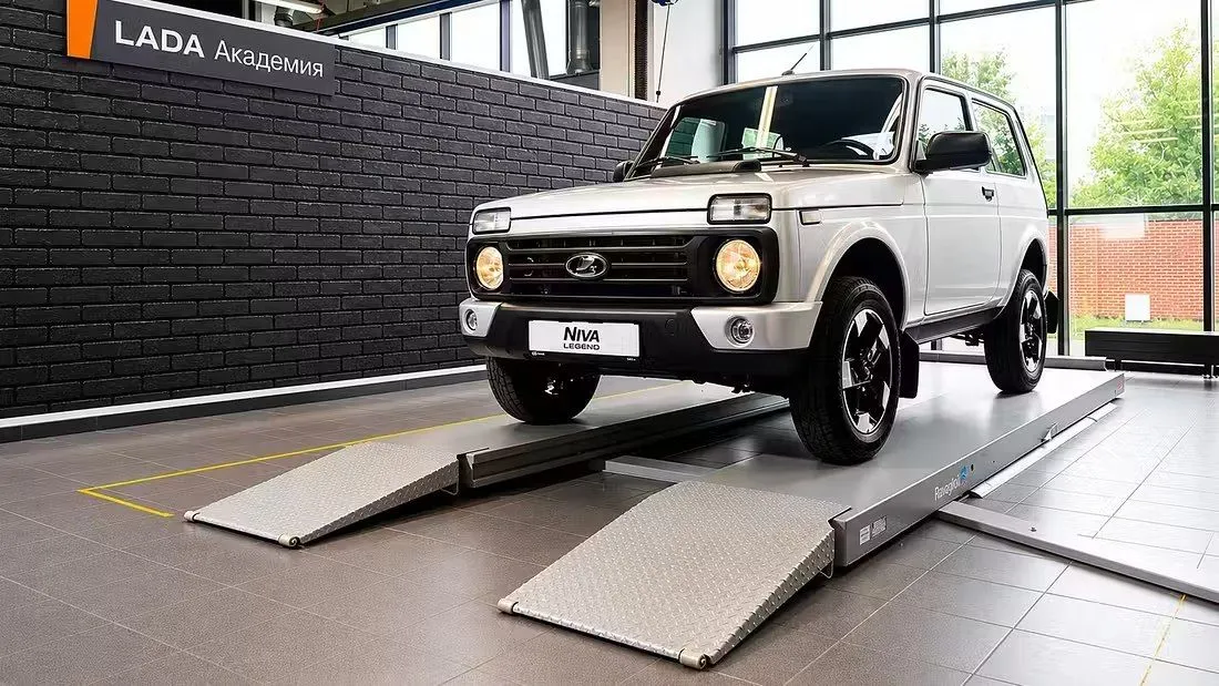 Il mitico 4x4 russo non si arrende, Lada Niva Legend si aggiorna per restare nel presente - HDmotori.it