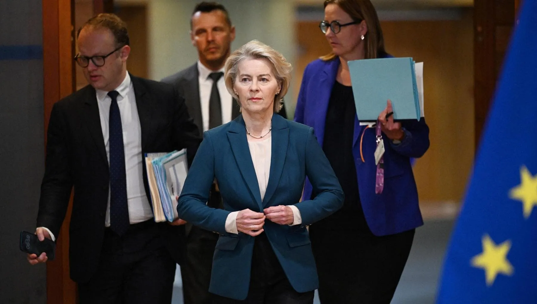 Europa, Von der Leyen attacca i social: “Sfruttano le fragilità dei bambini, norme per proteggerli”