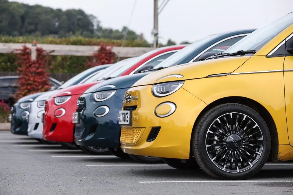 Fiat 500 Hybrid, il colore si sceglie in base al viso: arriva la consulenza personalizzata - HDmotori.it