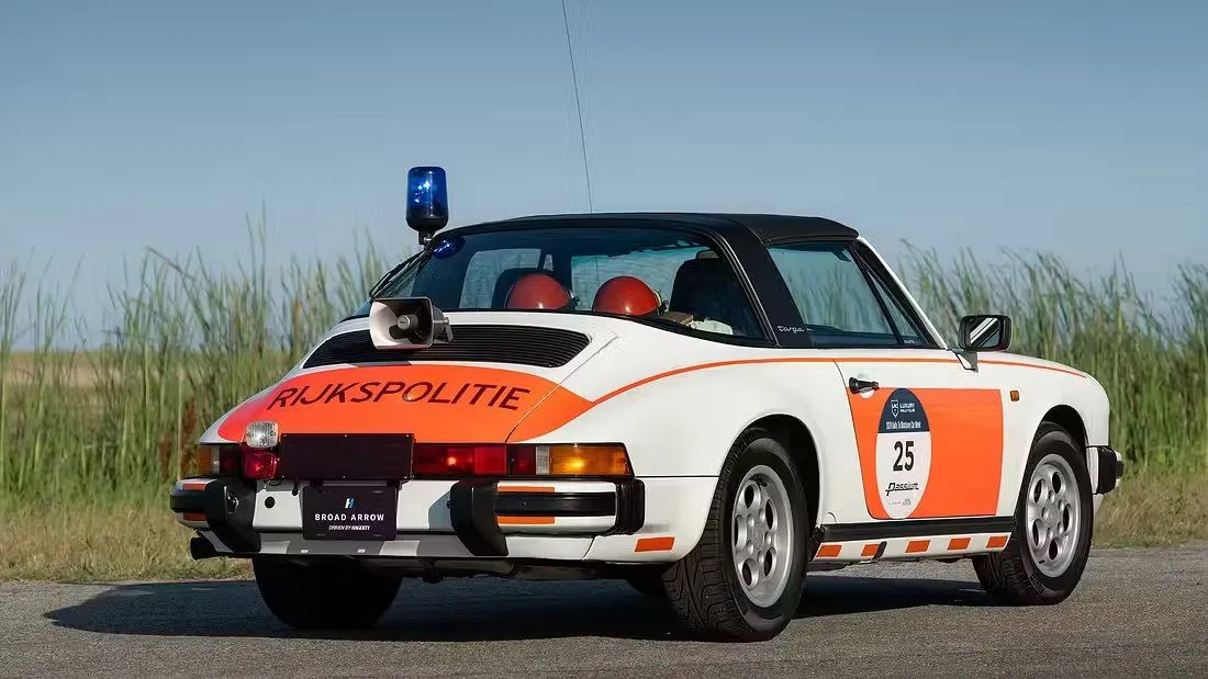 La Porsche 911 Targa della Polizia frantuma ogni record: vola oltre i 216.000 euro - HDmotori.it