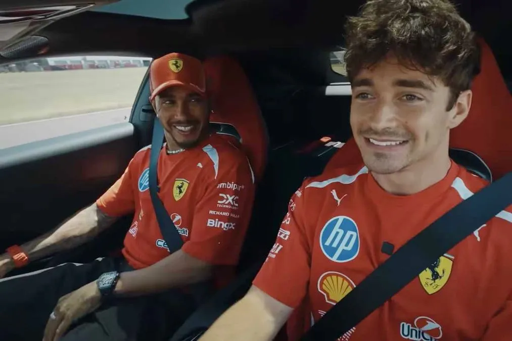 Che emozioni trasmette la Ferrari 12Cilindri Manuale? Il test al limite di Hamilton e Leclerc - HDmotori.it