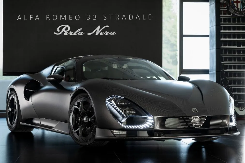 Alfa Romeo svela la 33 Stradale Perla Nera, opera d’arte dark senza eguali - HDmotori.it