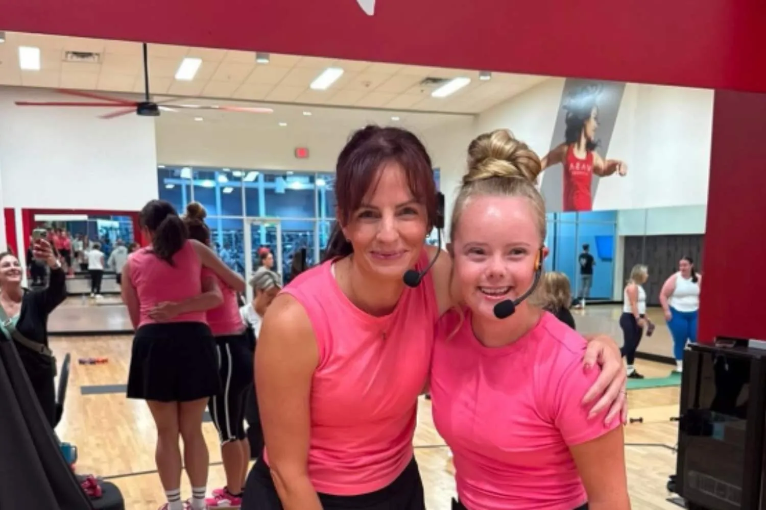 A 22 anni diventa la prima istruttrice di fitness UpBeat Barre con sindrome di Down: Aubry Alldredge fa la storia