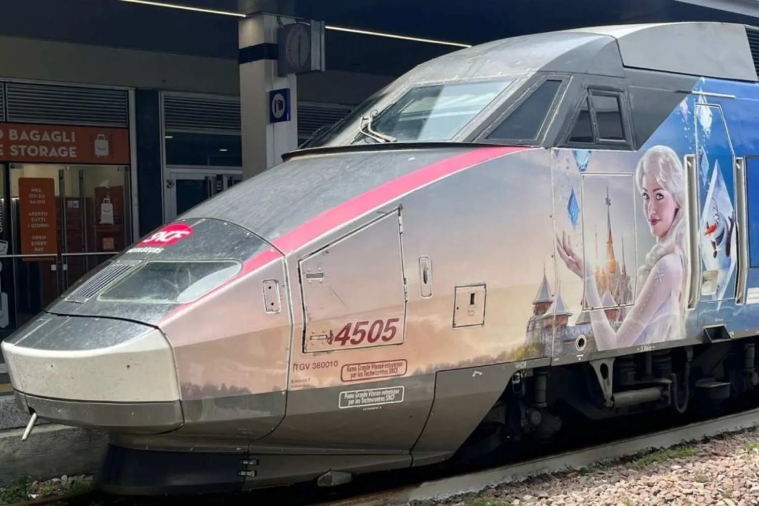 Da Milano a bordo di un treno a tema Frozen verso Disneyland Paris? Non è un sogno: ora è realtà