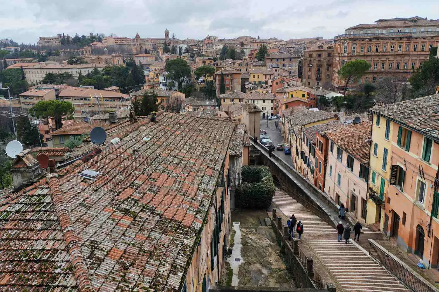 Ti porto con me alla scoperta della città più dolce d'Italia: 5 cose da non perdere a Perugia (la 4° è una chicca che non dimenticherai)