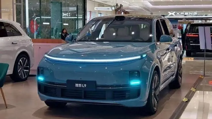 Cina, stop alle luci blu sulle auto hi-tech: non sono a norma - HDmotori.it