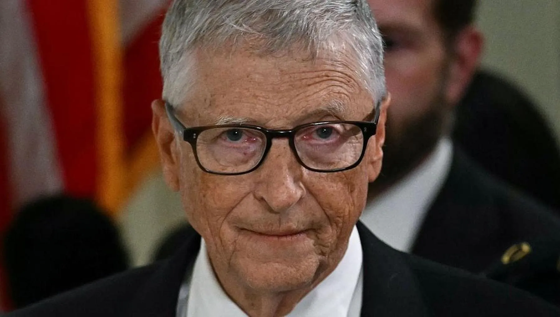 Bill Gates ora teme l’IA: “Aprirà un’era turbolenta”. E propone di vietare lavori alle macchine