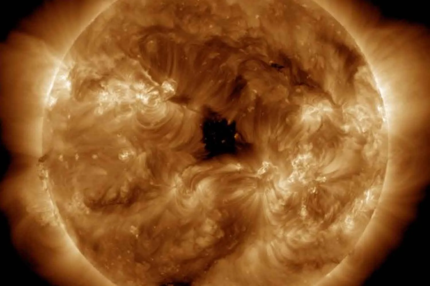 Il Sole ha emesso uno strano segnale radio che si è rifiutato di svanire per 19 giorni