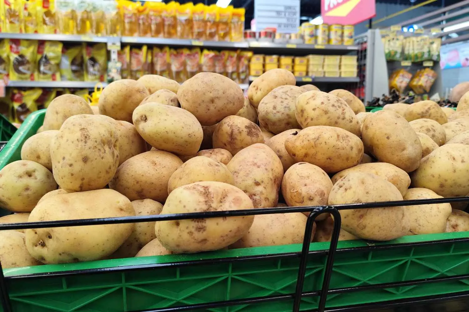Patate, trovato un insetticida vietato nell'Ue: il nuovo test italiano boccia quelle di un noto supermercato