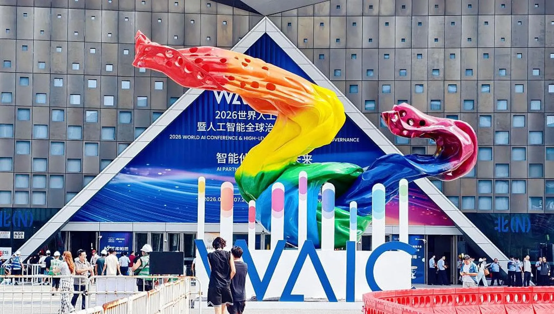 Cina, licenze sull’export di IA, chip e solare: libere le API, bloccati i pesi dei modelli