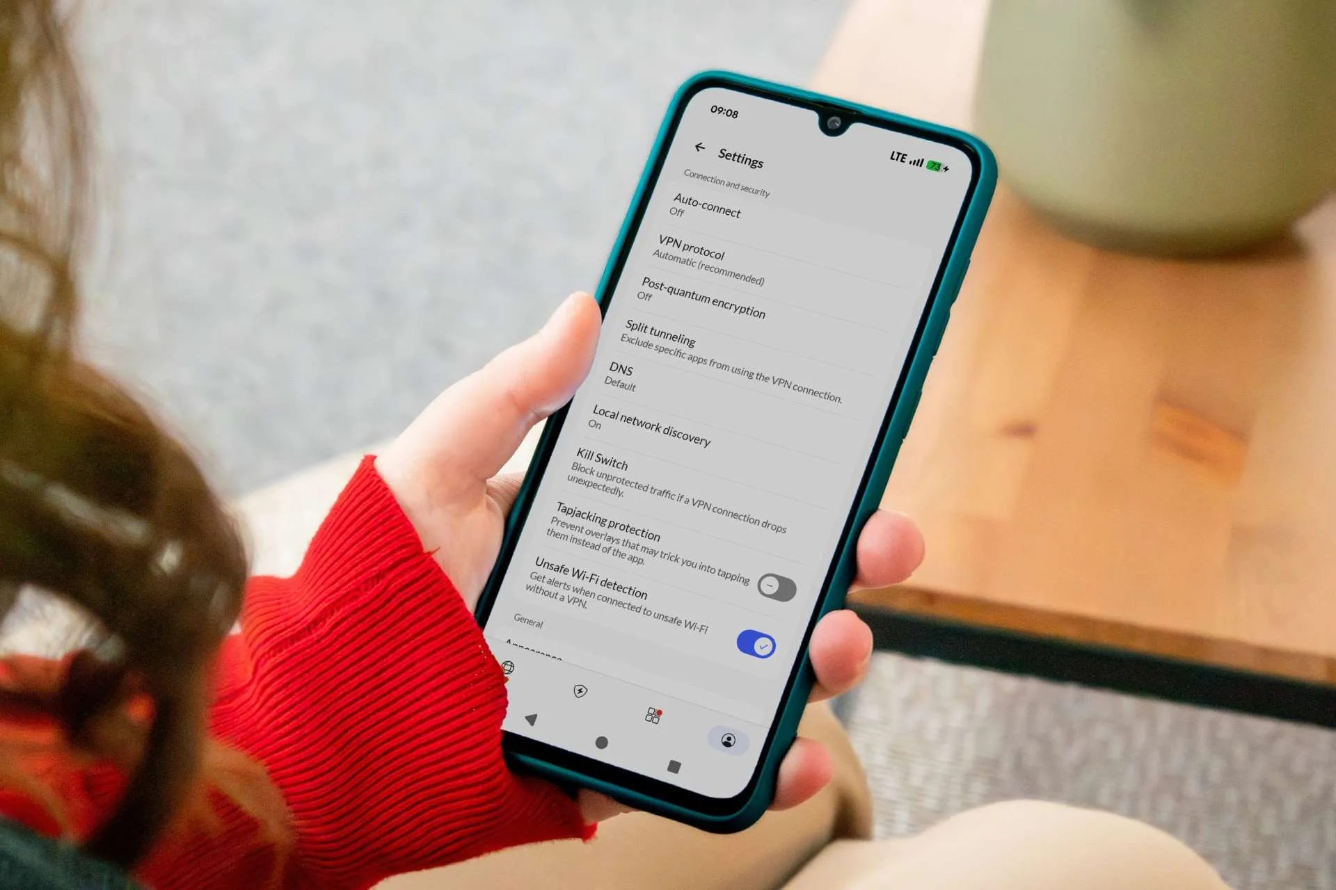 VPN illimitata ed eSIM con 3 GB gratis per l'estero con NordVPN: ecco la promo